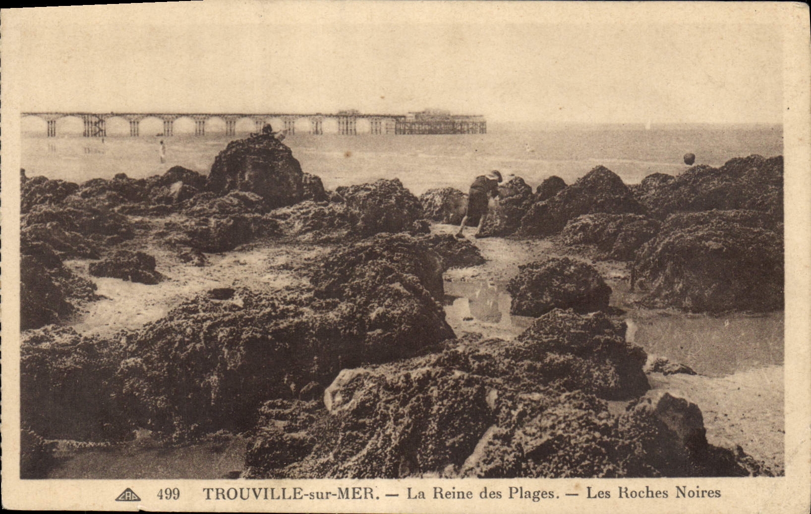 CPA Trouville sur Mer La Reine des Plages Les Rochers Noires 
