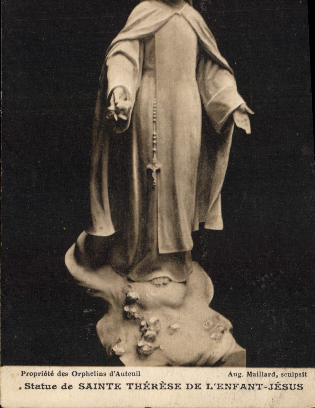 CPA Statue de Sainte Therese de l'Enfant Jesus