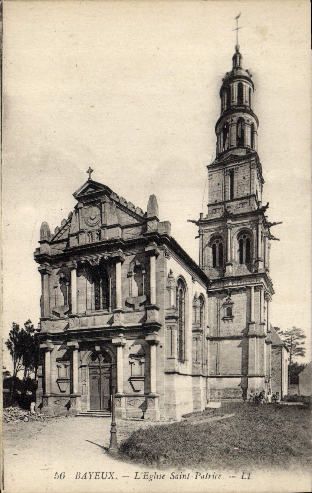 CPA Bayeux L'Eglise Saint Patrice 