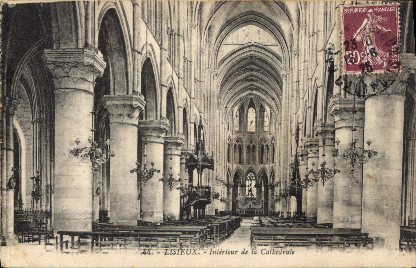 CPA Lisieux Interieur de la Cathedrale 