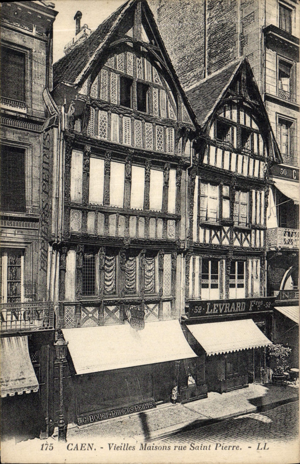 CPA Caen Vieilles Maisons rue Saint Pierre Levrard