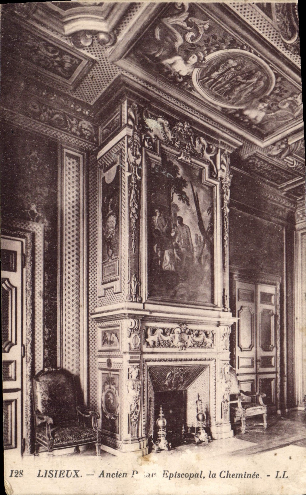 CPA Lisieux Ancien palais Episcopal le Cheminee 