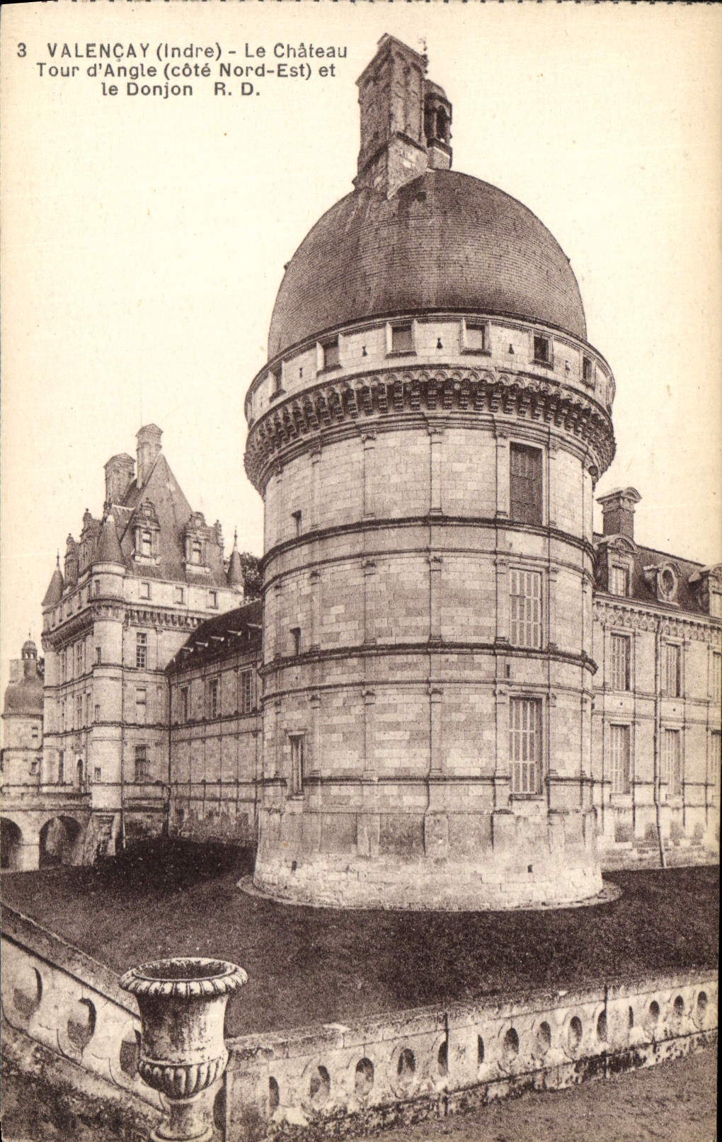 CPA Valencay Indre Le Chateau Tour d'Angle Cote Nord Est