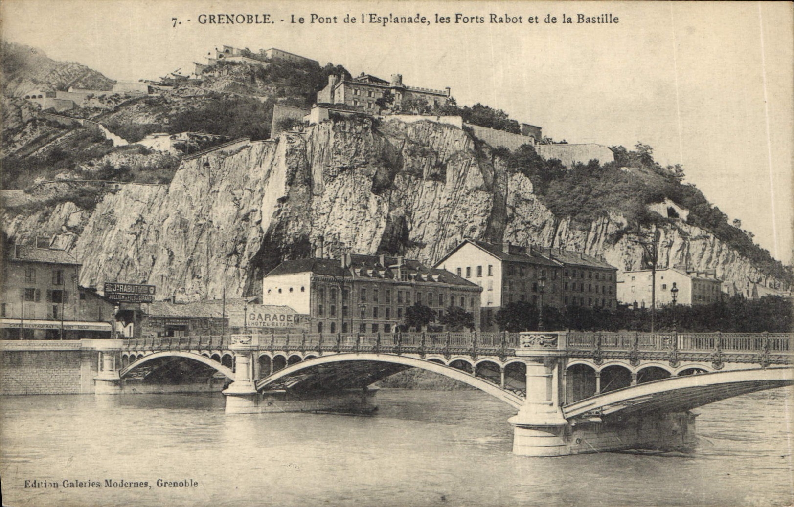CPA Grenoble Le Pont de l'Esplanade les Forts Rabot et de la Bastille