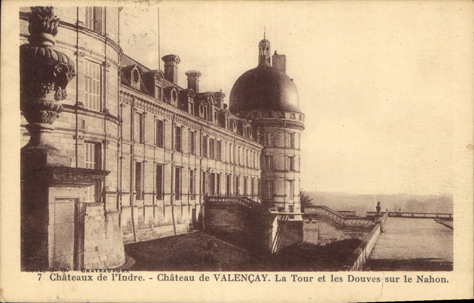 CPA Chateaux de l'Indre Chateau de Valencay La Tour et les Douves sur le Nahon 