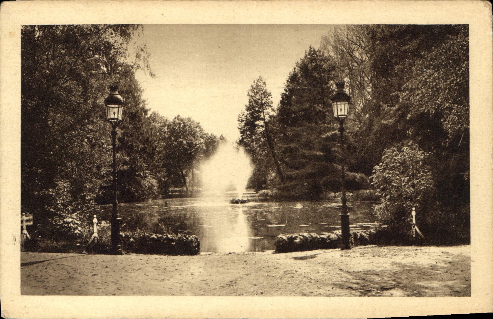 CPA Chateauroux  Jardin Public Le Lac 