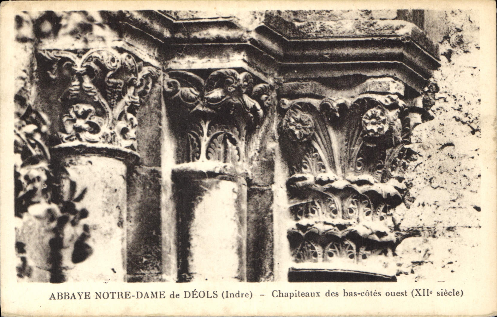 CPA Abbaye Notre dame de Deols Indre Chapiteaux des bas cote ouest