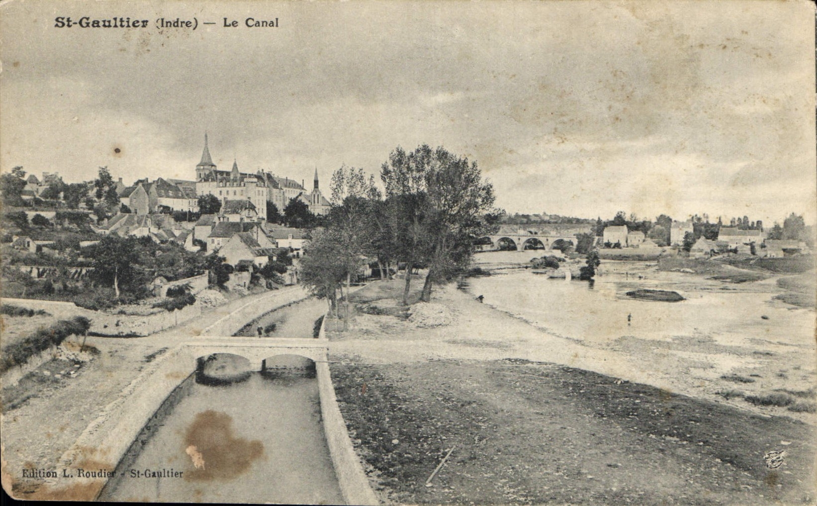 CPA St Gaultier Indre Le Canal 