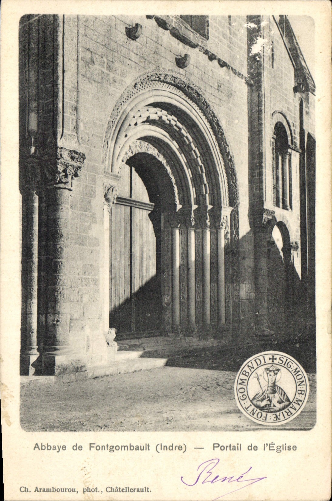 CPA Abbaye de Fontgombault Indre Portail de l'Eglise 