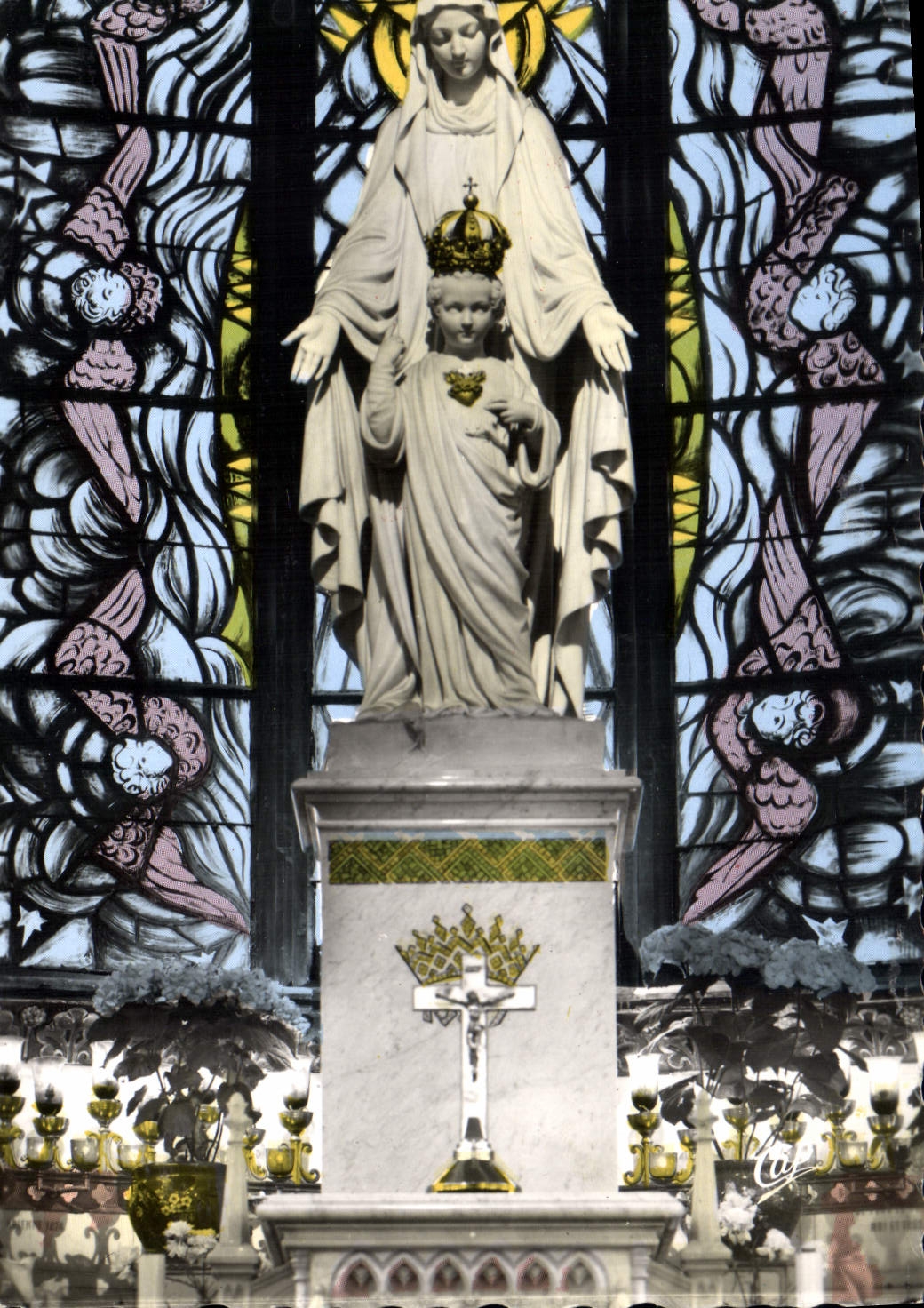 CPA Issoudun Interieur de la Basilique La Vierge