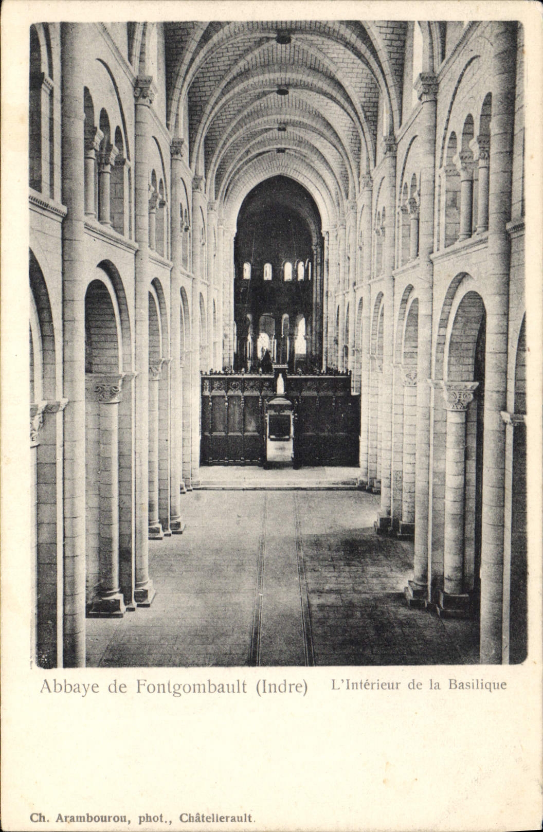 CPA Abbaye de Fontgombault Indre L'Interieur de la Basilique