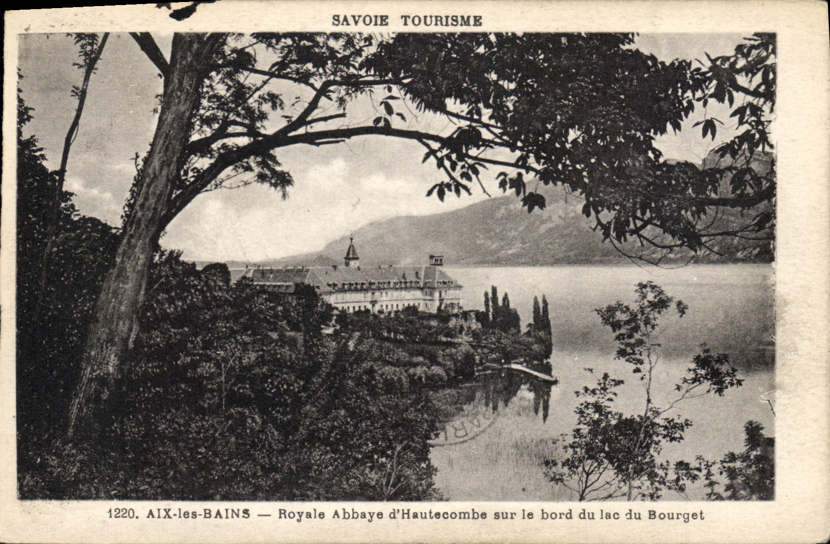 CPA Aix les Bains Royale Abbaye d'Hautecombe sur le bord du lac du Bourget 