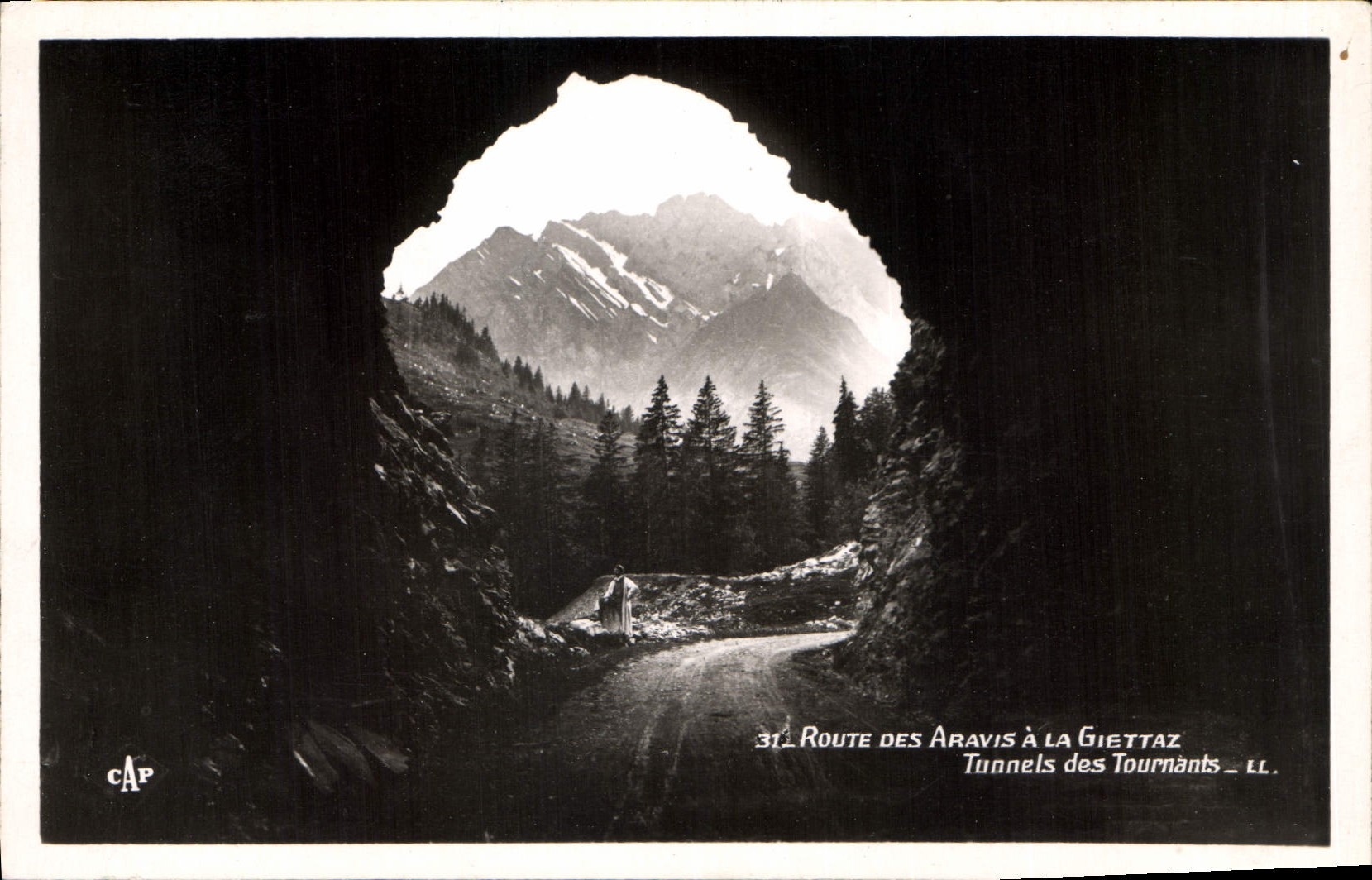 CPA Route des Aravis a la Giettaz Tunnels des Tournants 