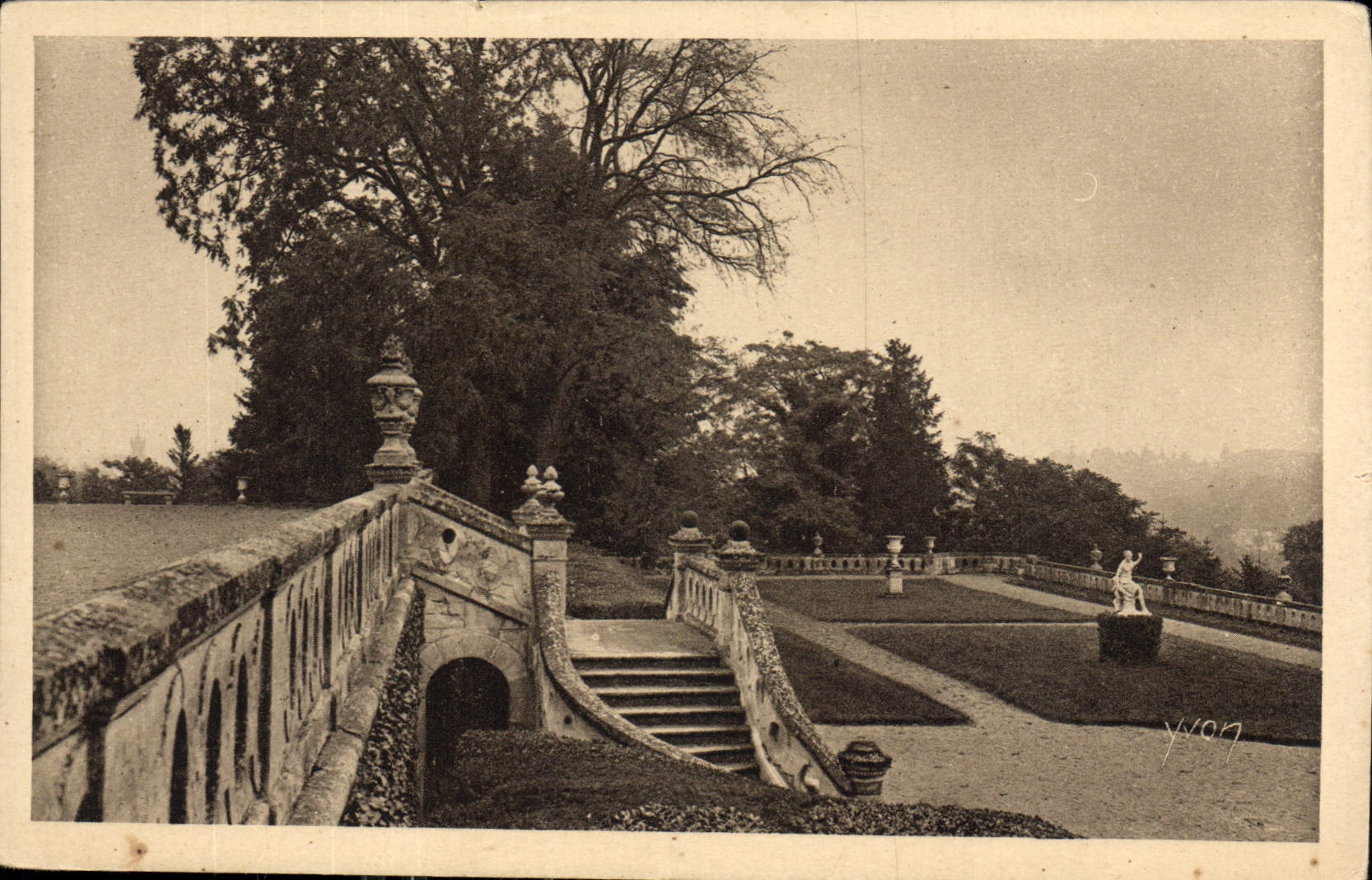 CPA Chateau de Valencay Jardin de Madame la Duchesse