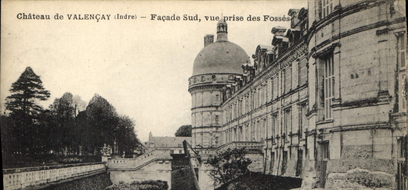 CPA Chateau de Valencay Indre Facade Sud vue prise des Fosses 