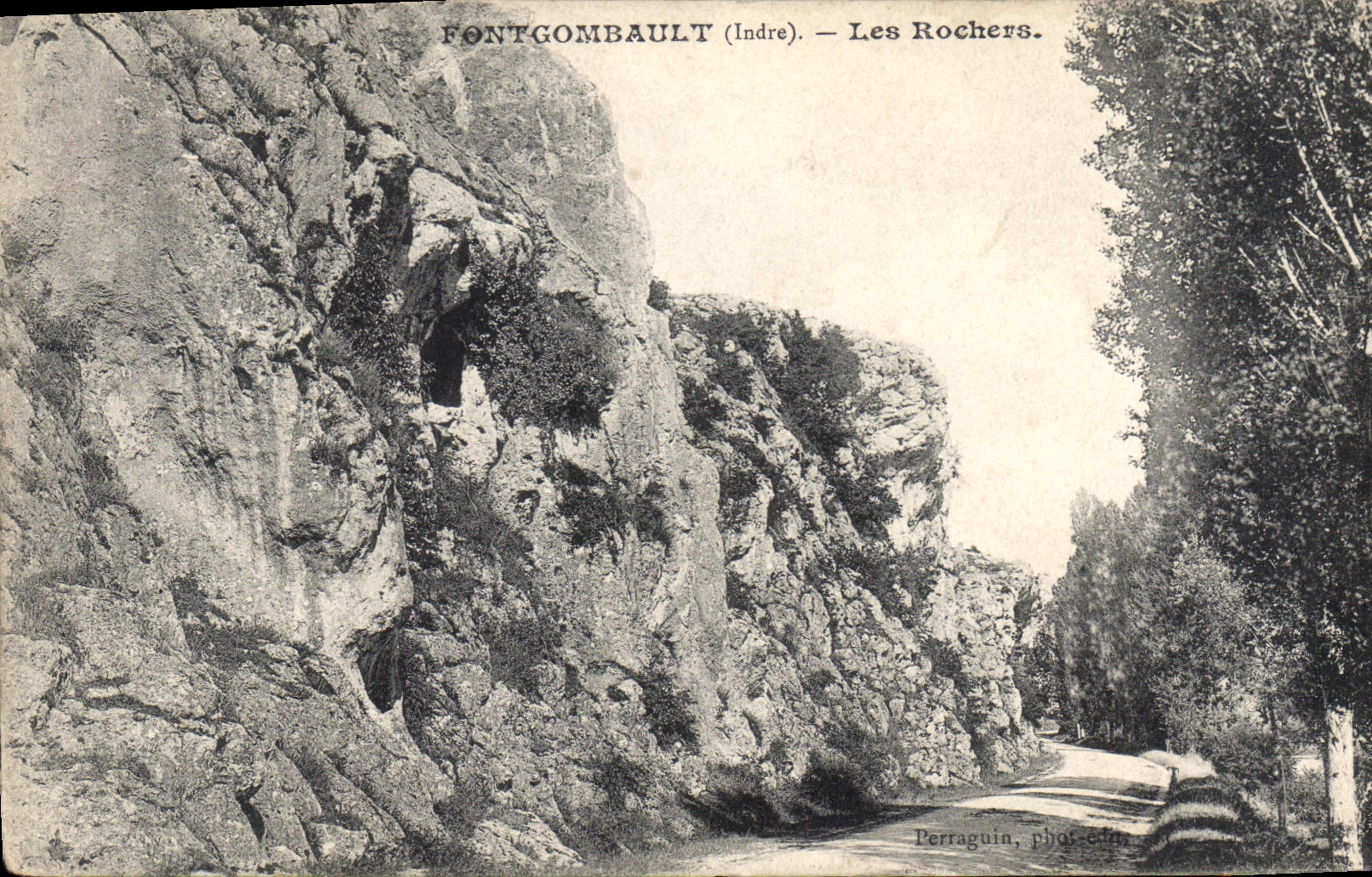 CPA Fontgombault Indre Les Rochers 