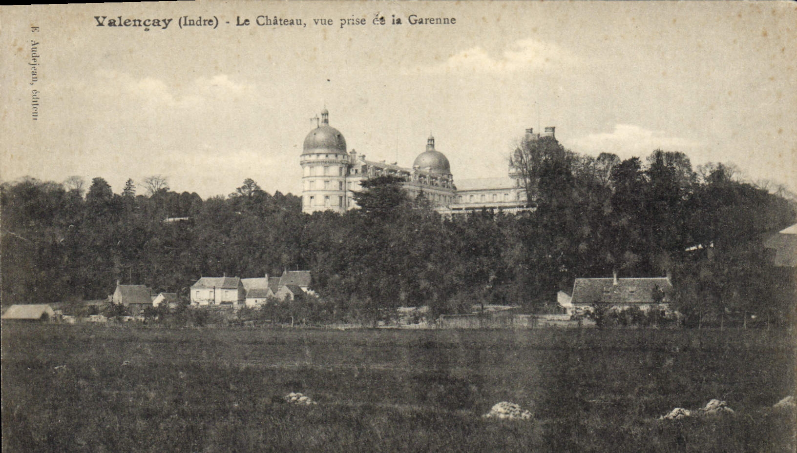 CPA Valencay Indre Le Chateau vue prise et la Garenne 