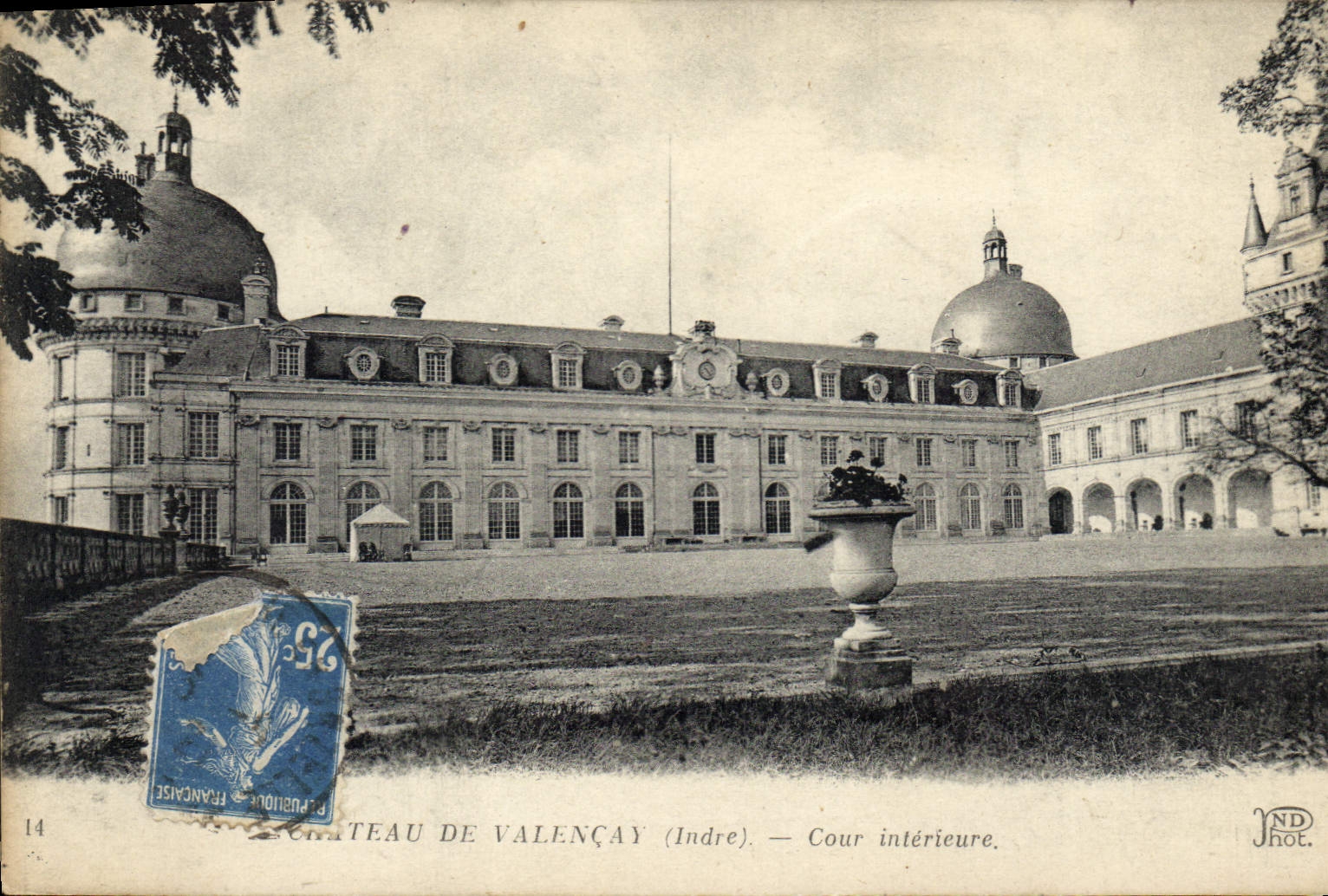 CPA Chateau de Valencay Indre Cour interieure 