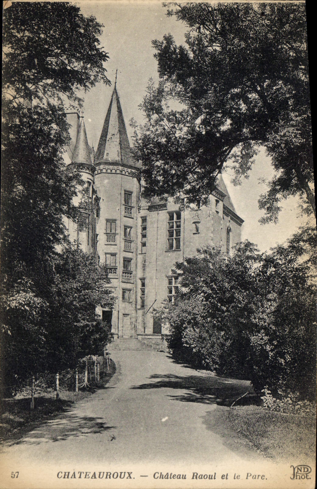 CPA Chateauroux Chateau Raoul et le Parc