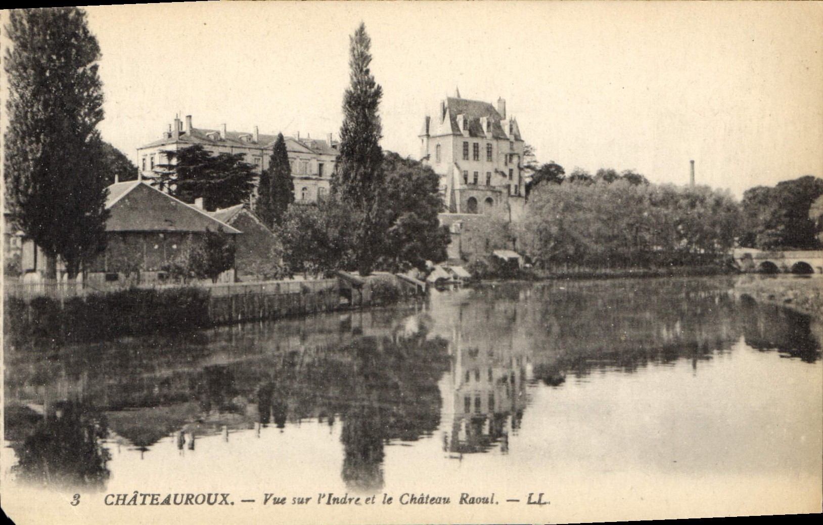 CPA Chateauroux Vue sur l'Indre et le Chateau Raoul 