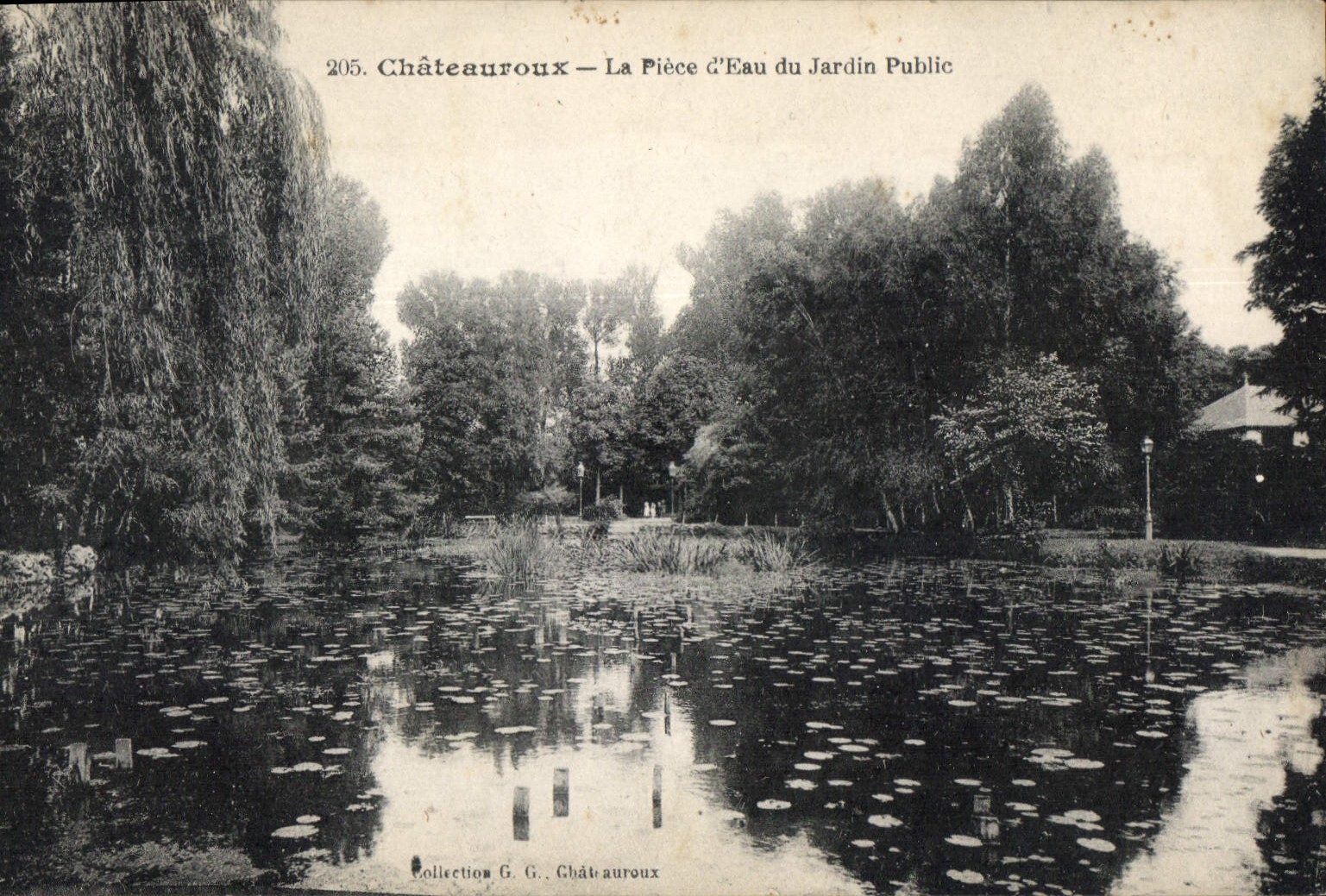 CPA Chateauroux La Place d'Eau du Jardin Public