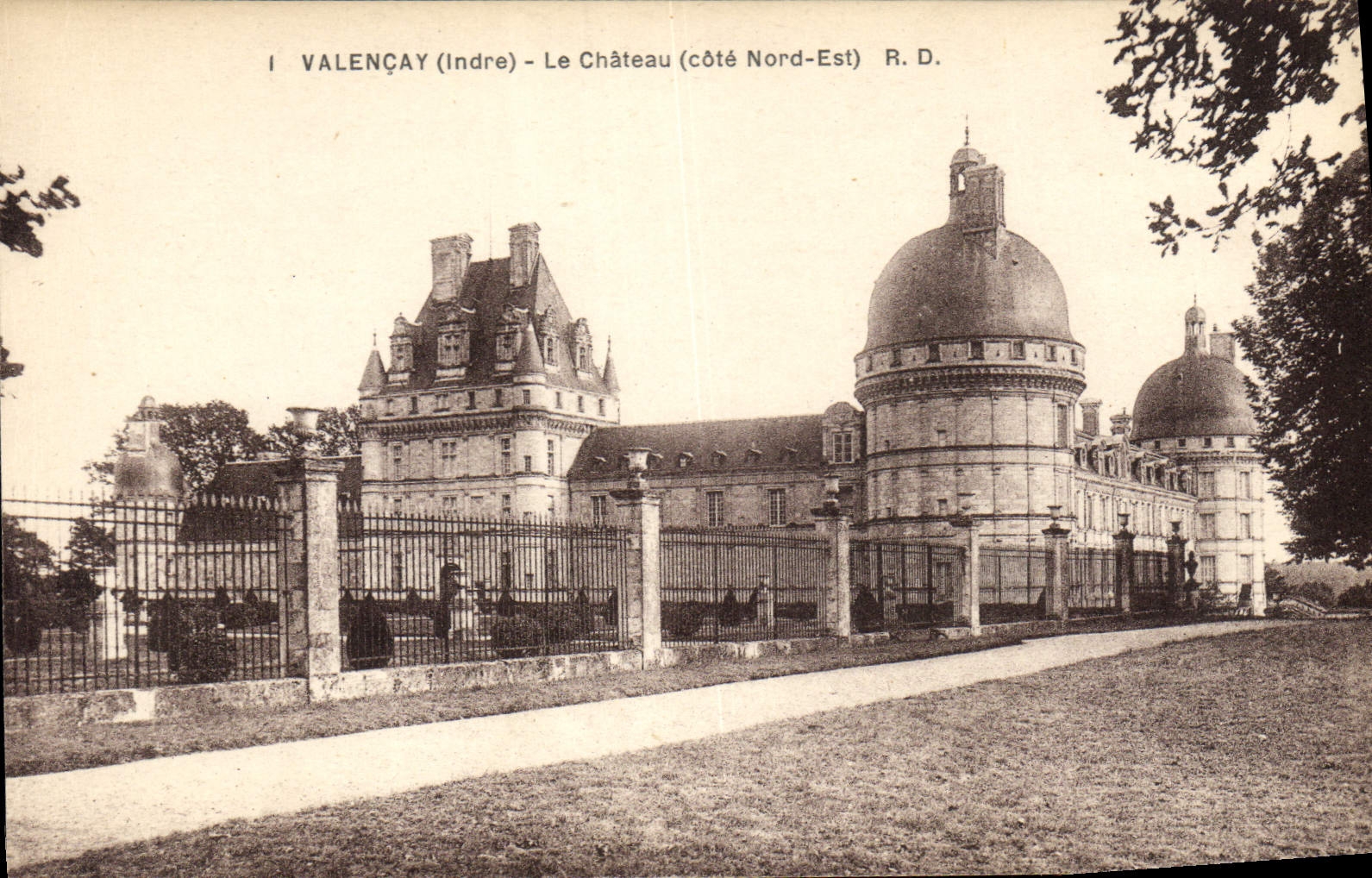CPA Valencay Indre Le Chateau cote Nord Est