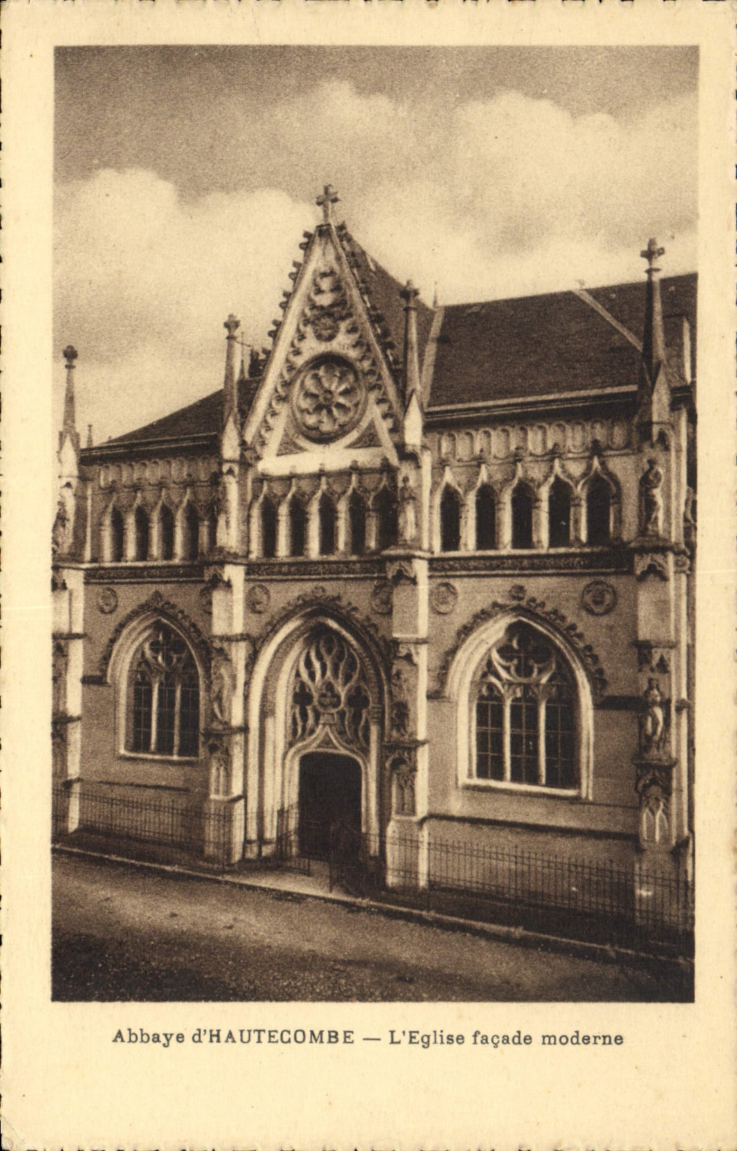 CPA Abbaye d'Haurecombe L'Eglise facade moderne 