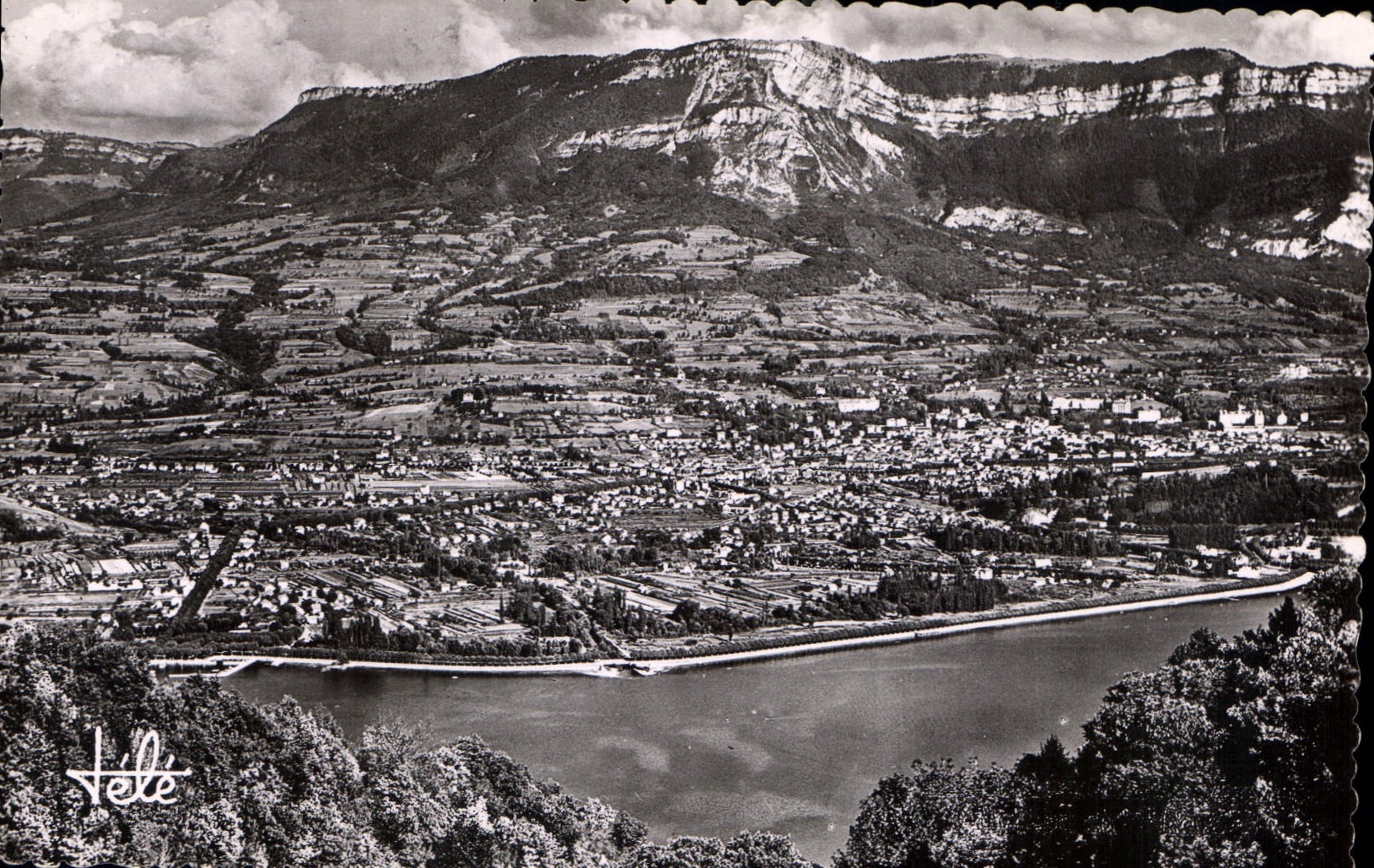 CPA Aix les Bains Vue generale Le Lac et le Mt Revard