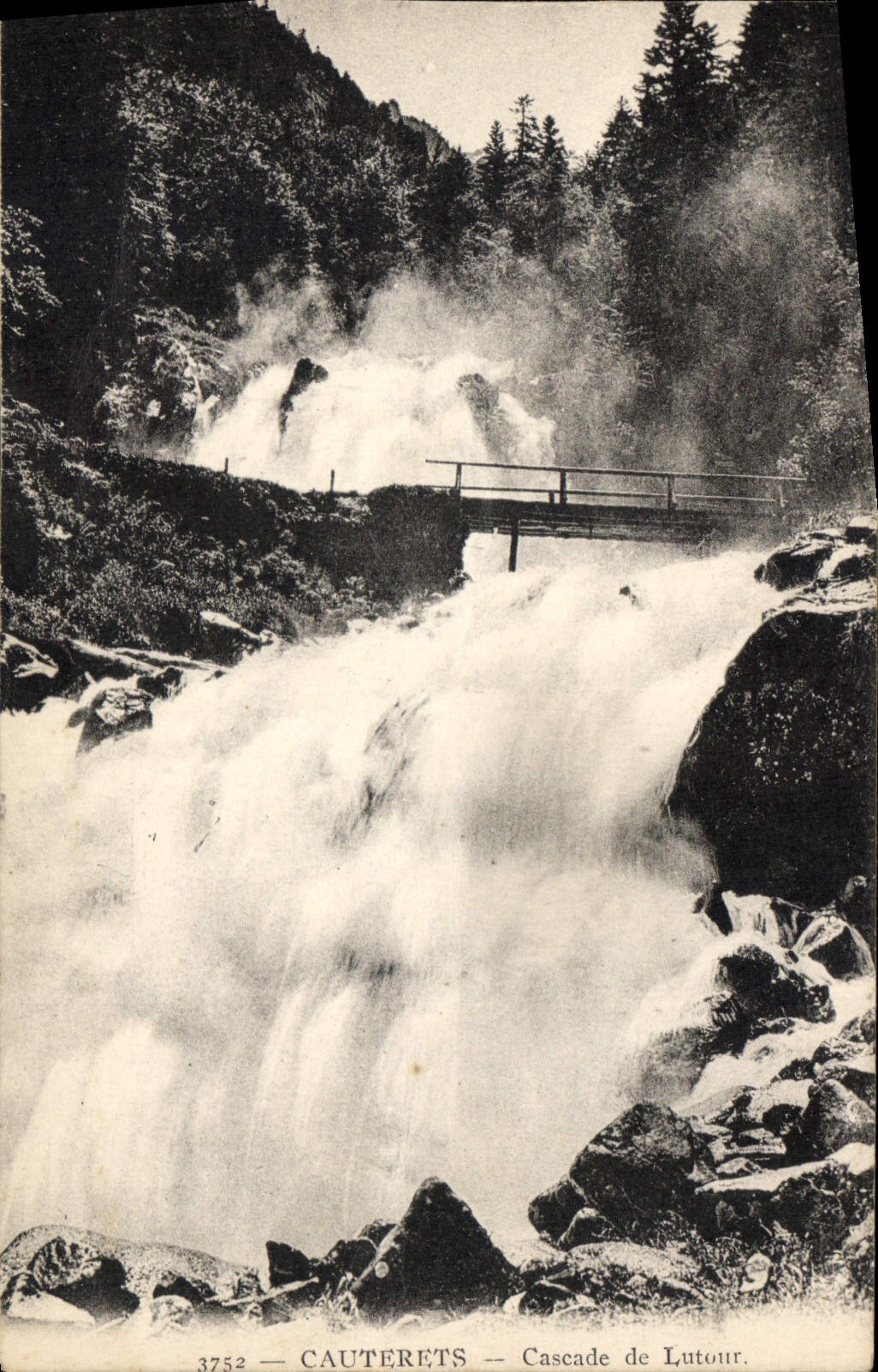 CPA Cauterets Cascade de Lutour 