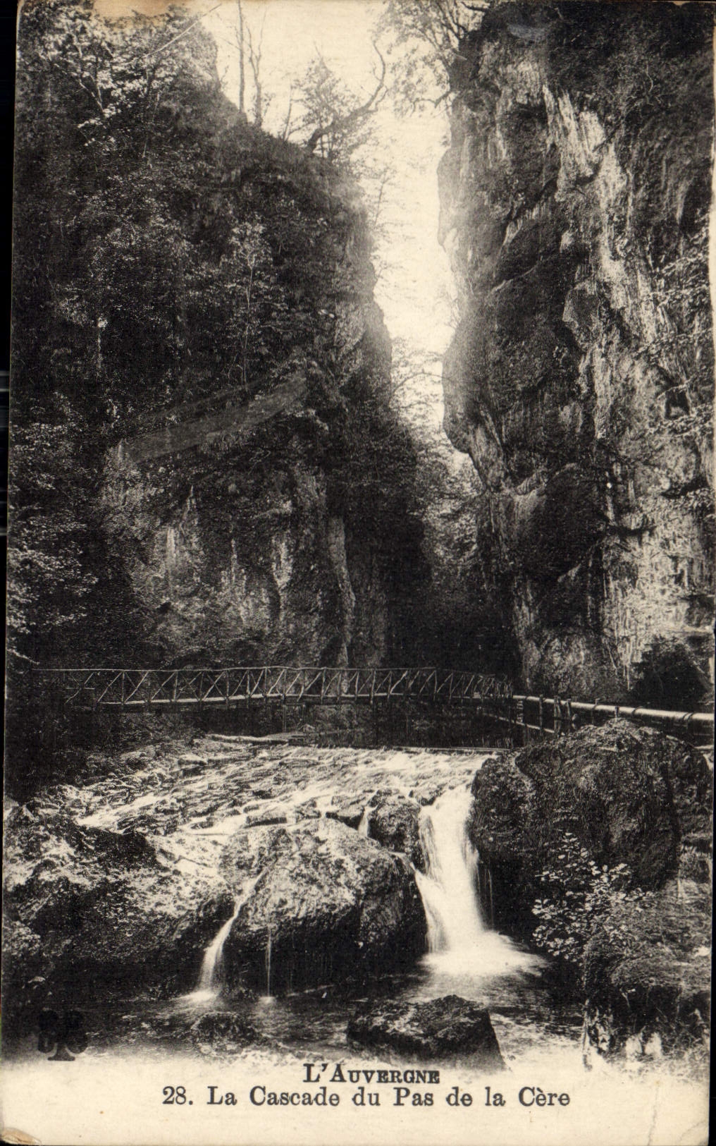 CPA L'Auverne La Cascade du Pas de la Cere