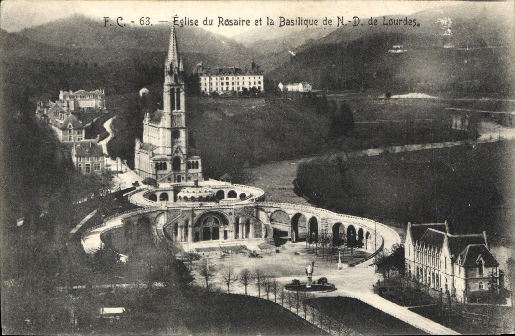 CPA Eglise du Rosaire et la Basilique de ND de Lourdes 