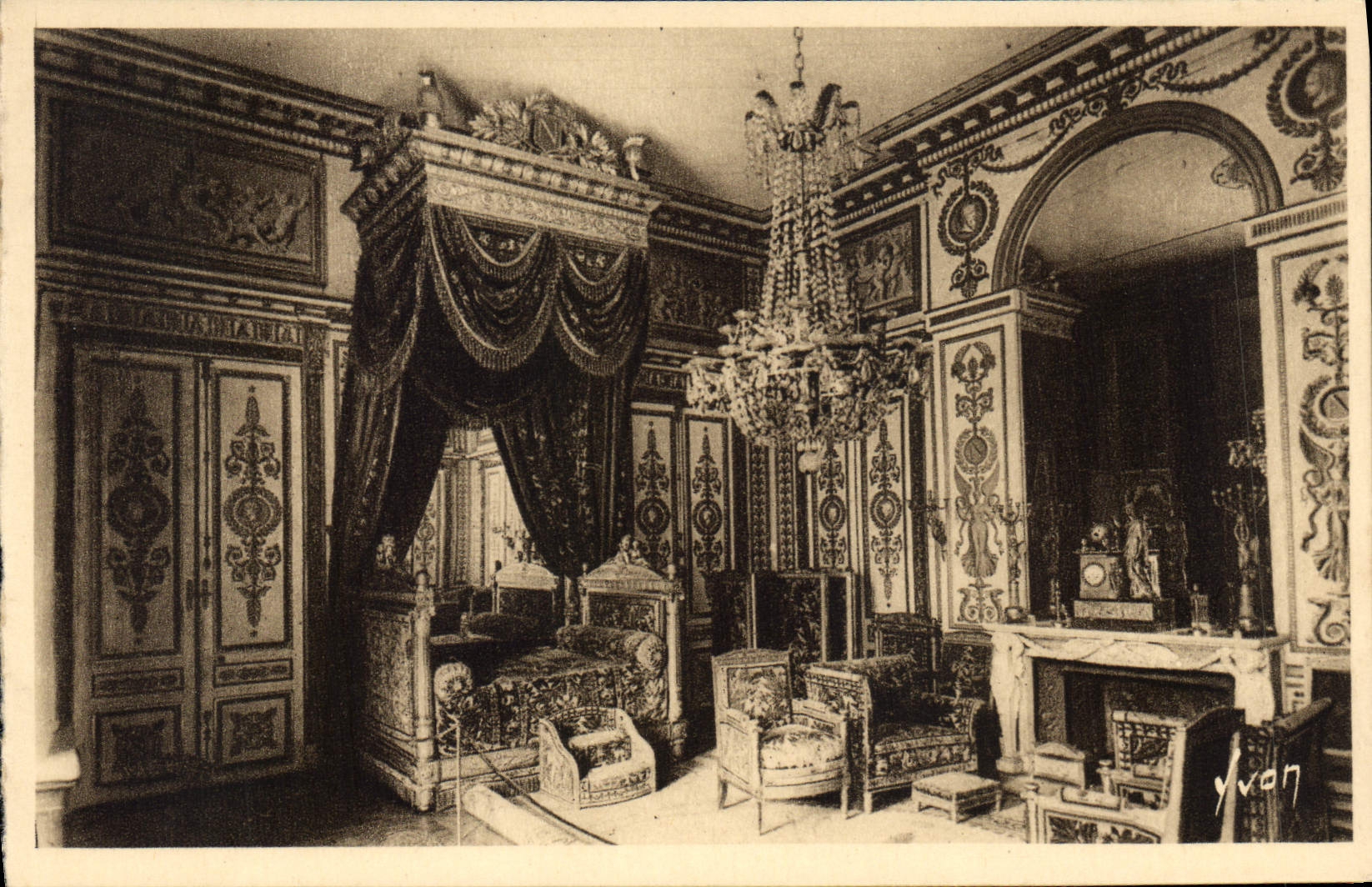 CPA Fontainebleau S et M Le Palais Chambre a coucher de Napoleon