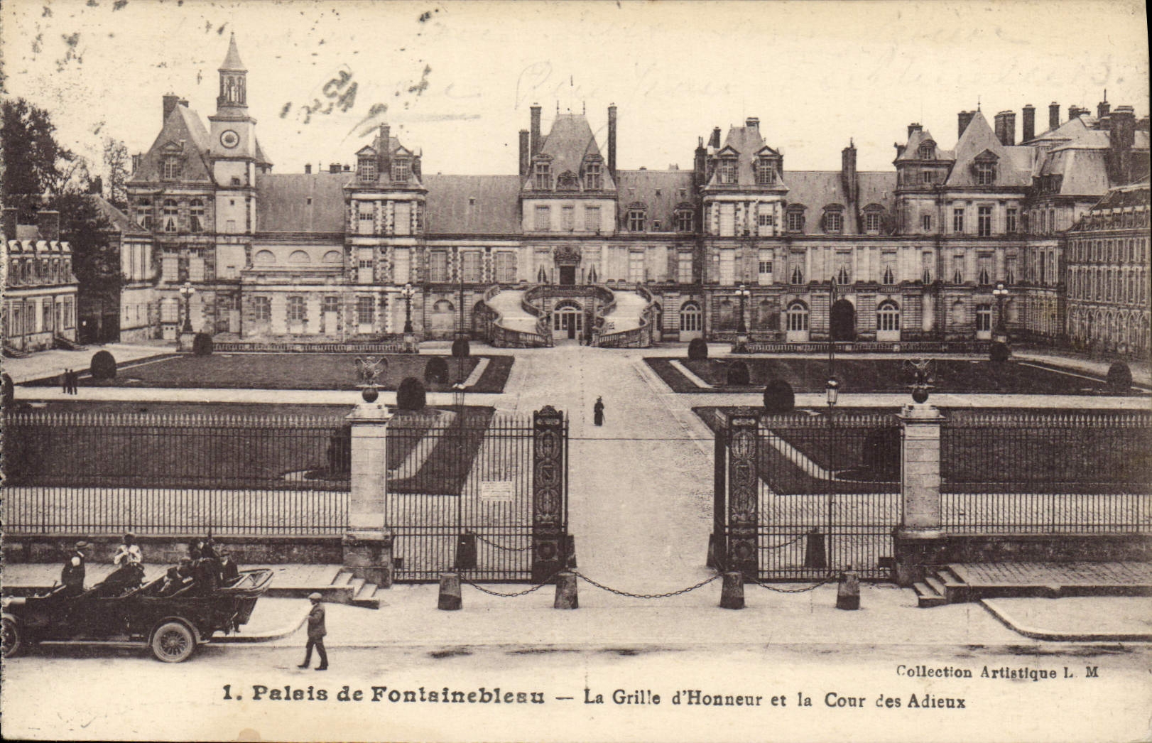 CPA Palais de Fontainebleau La Grille d'Honneur et la Cour des Adieux