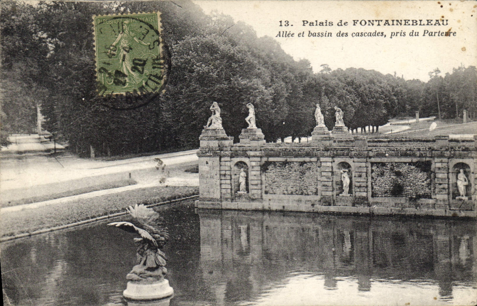CPA Palais de Fontainebleau Allee et bassin des cascades pris du Parterre 