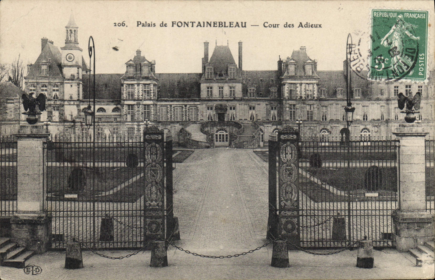 CPA Palais de Fontainebleau Cour des Adieux 