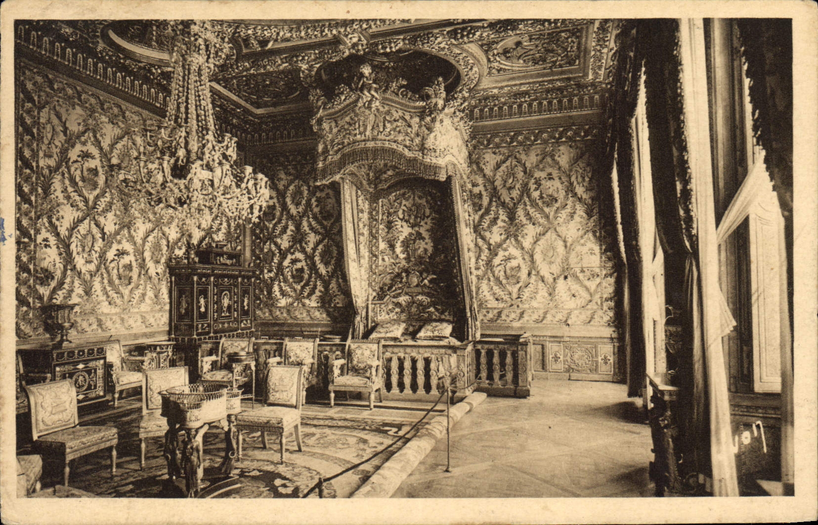 CPA Fontainebleau Seine et Marne Le Palais Chambre des Reines et des Imperatrices 
