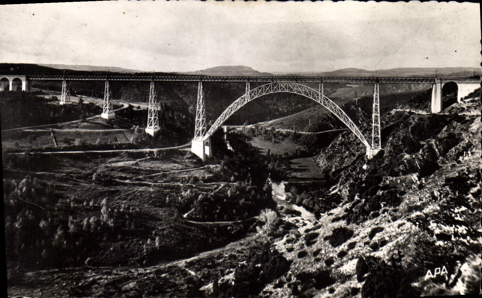 CPA Vallee de la Truyere Le Grand Viaduc de Garabit Cantal 