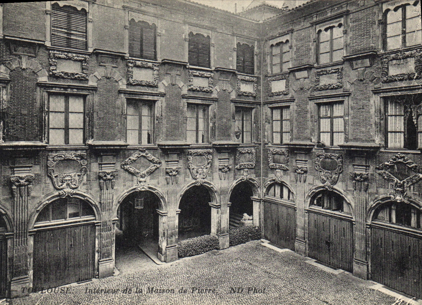 CPA Toulouse Interieur de la Maison de Pierre 