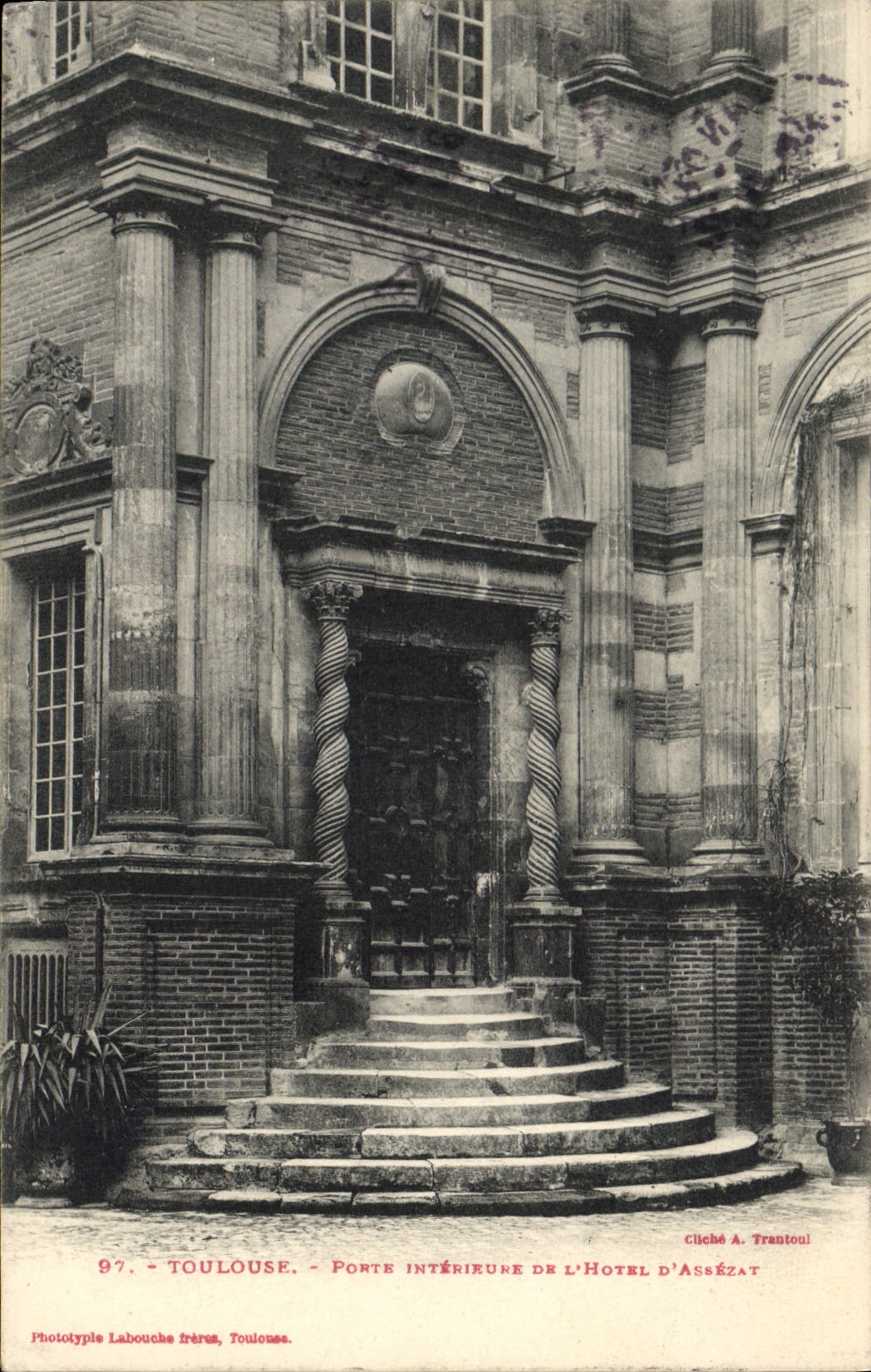 CPA Toulouse Porte Interieure de l'Hotel d'Assezat 