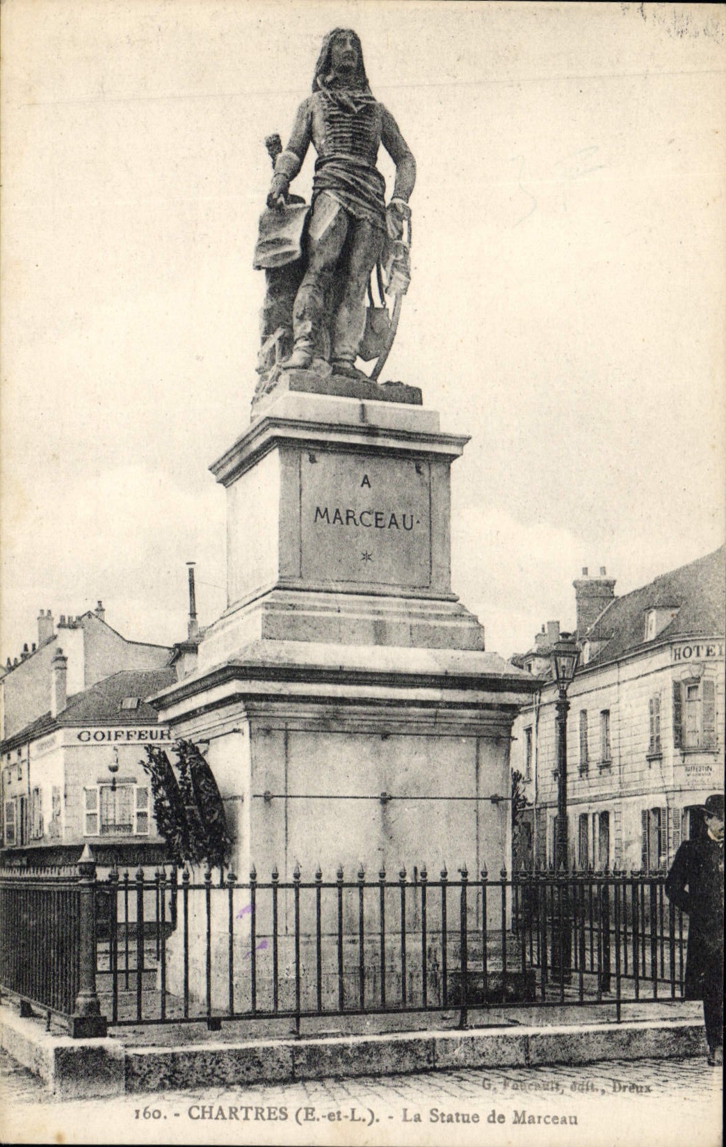 CPA Chartres E et L La Statue de Marceau