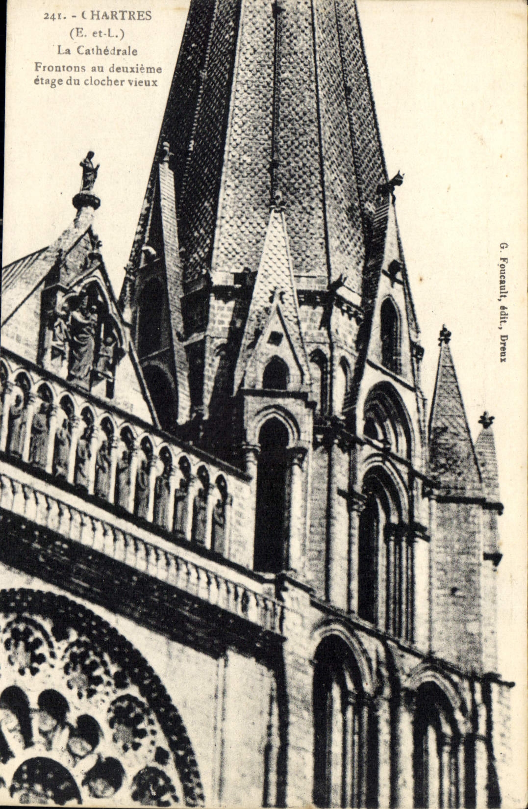 CPA Chartres La Cathedrale Frontons au deuxieme etage du clocher vieux