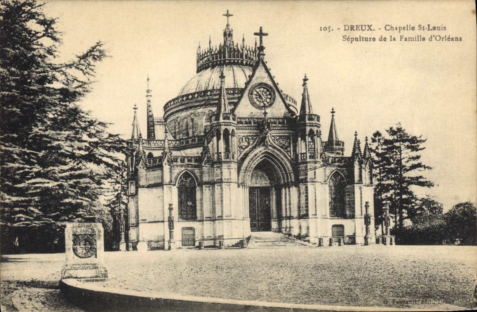 CPA Dreux Chapelle St Louis Sepulture de la Familie d'Orleans