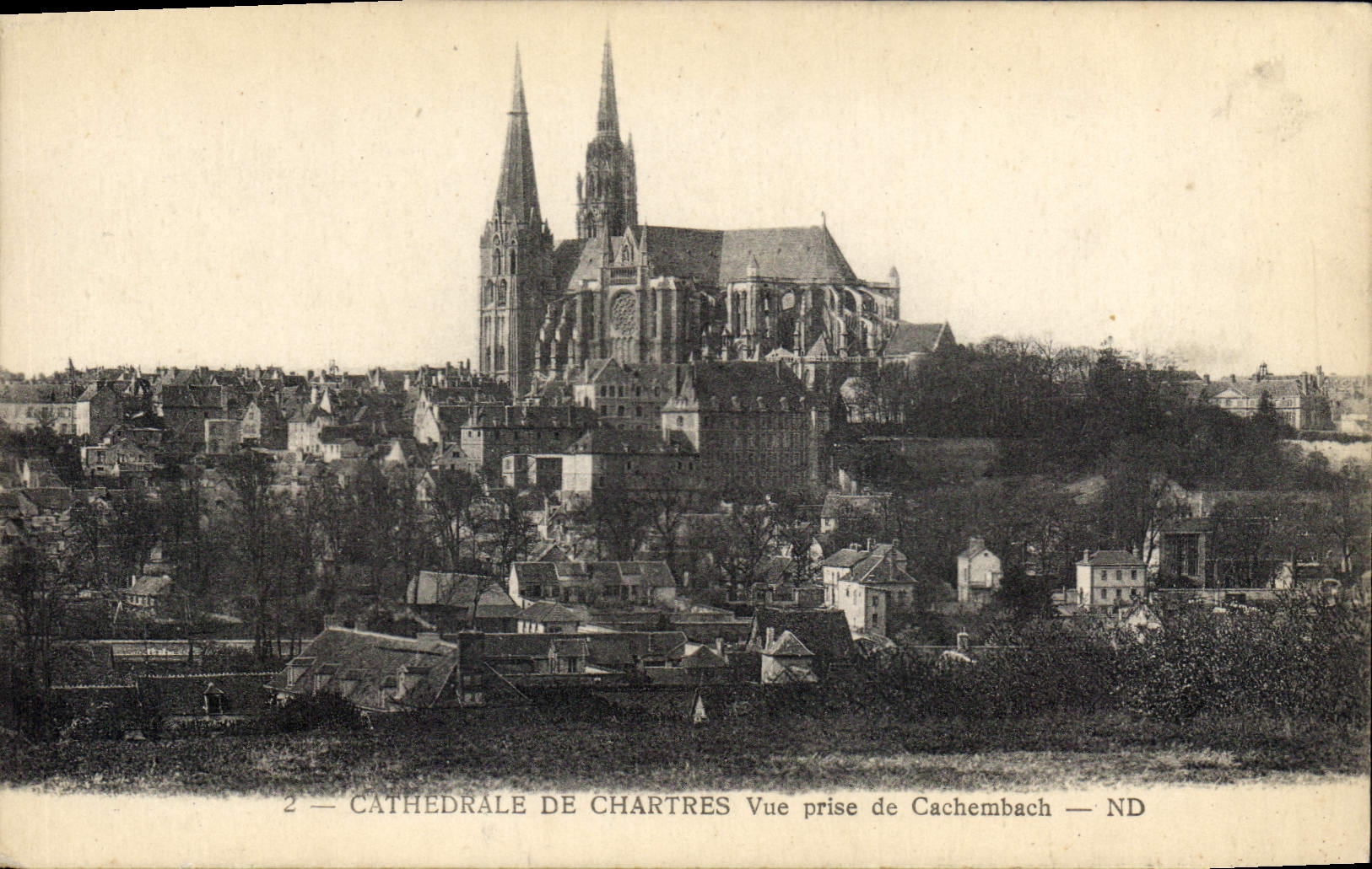 CPA Cathedrale de Chartres Vue prise de Cachembach