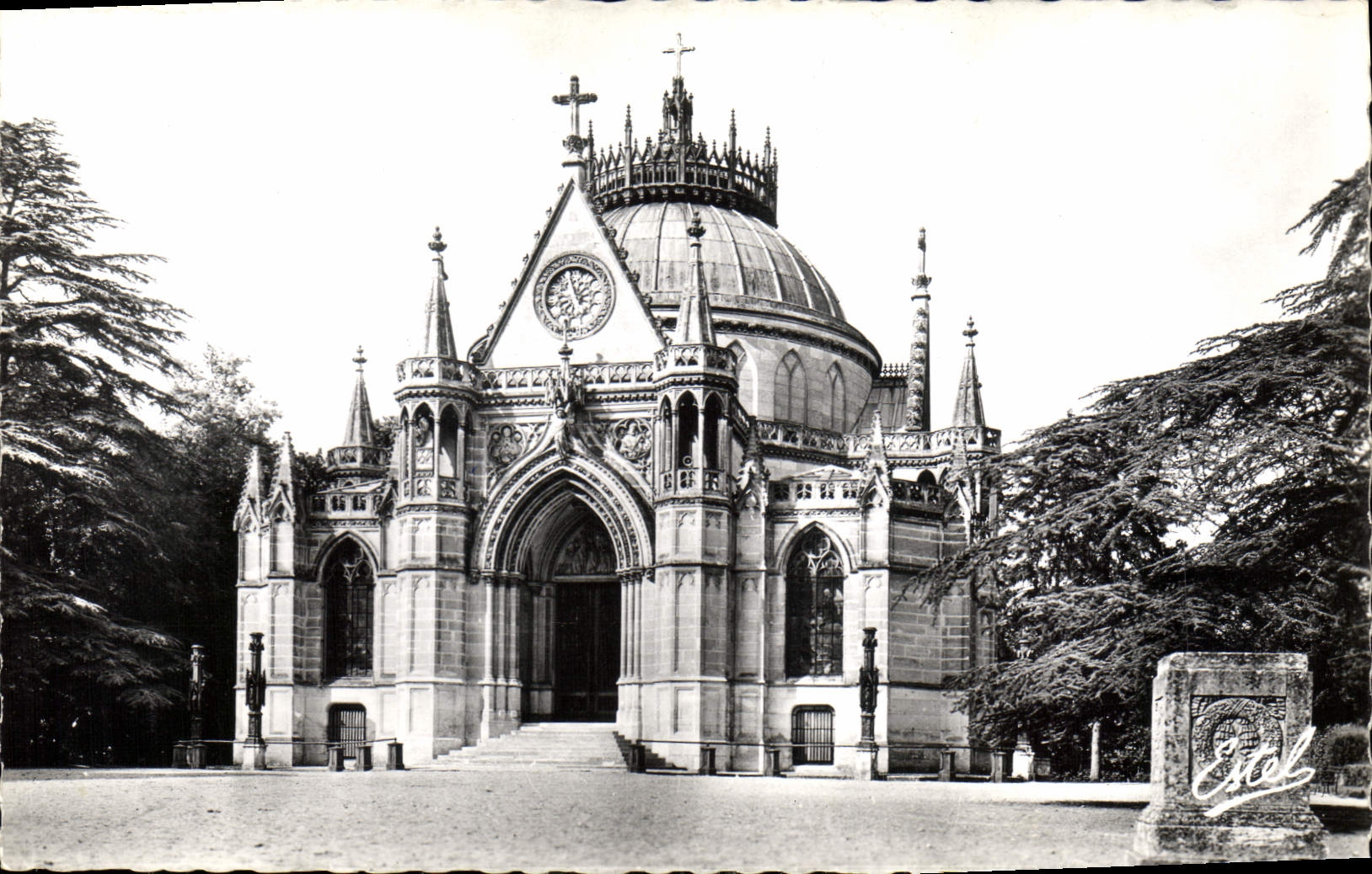 CPA Dreux Eure et Loir Chapelle Royale Saint Louis Sepulture de la Famille d'Orleans