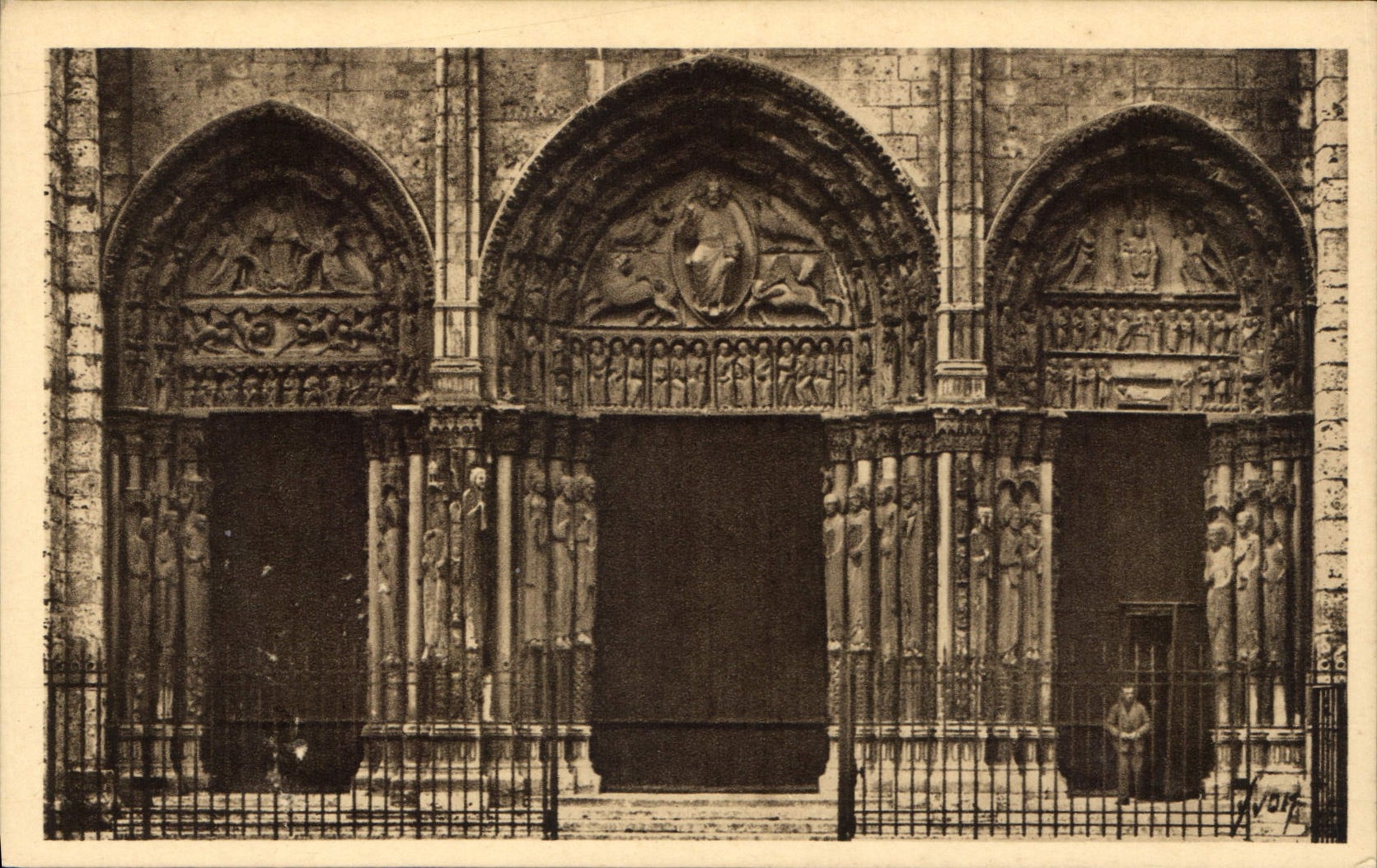 CPA Chartres Eure et loire la Cathedrale le Grand Portail