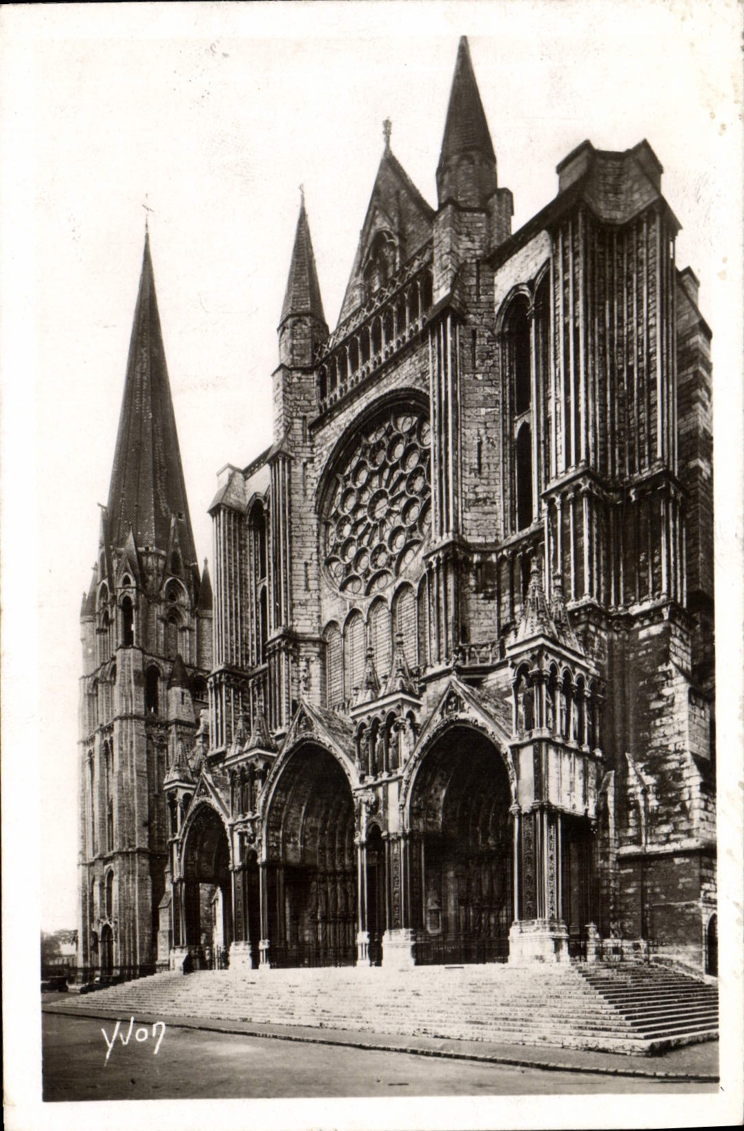 CPA Chartres la Cathedrale le Portail Sud et la vieille Tour 