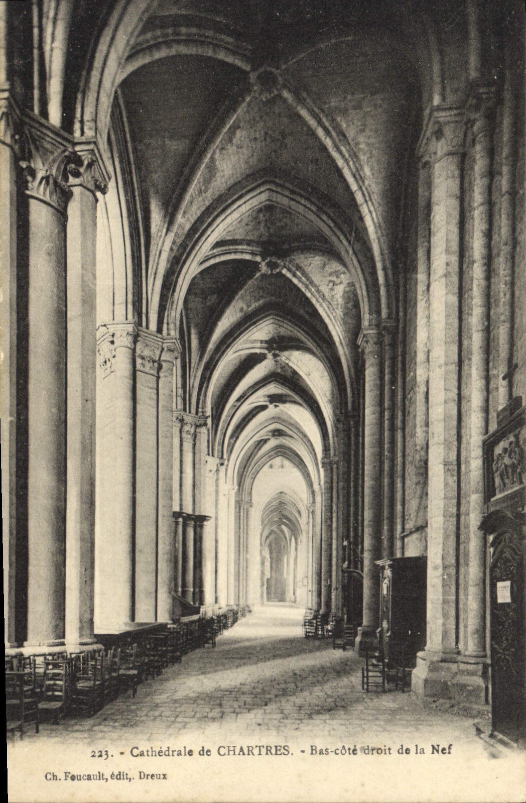 CPA Cathedrale de Chartres Bas Cote droit de la Nef 