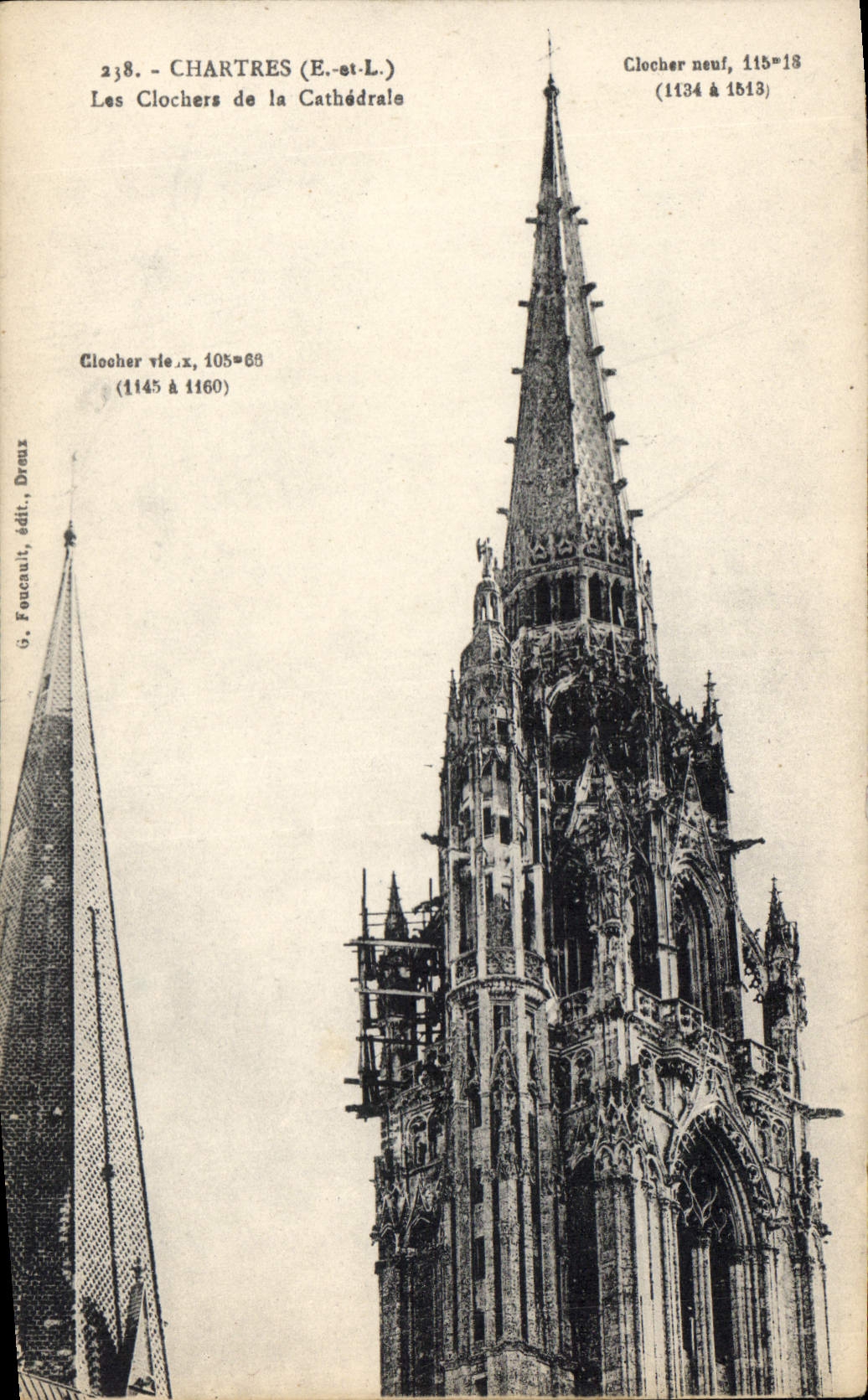 CPA Chartres E et L les Clochers de la Cathedrale 