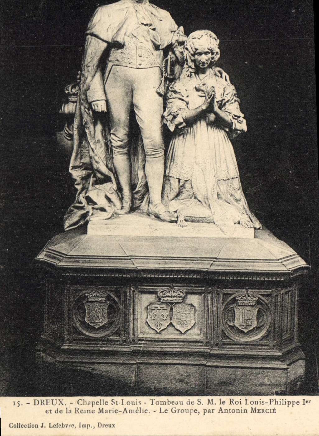 CPA Dreux Chapelle St Louis Tombeau de S m le Roi Louis Philippe Ier et de la Reine Marie Amelie le