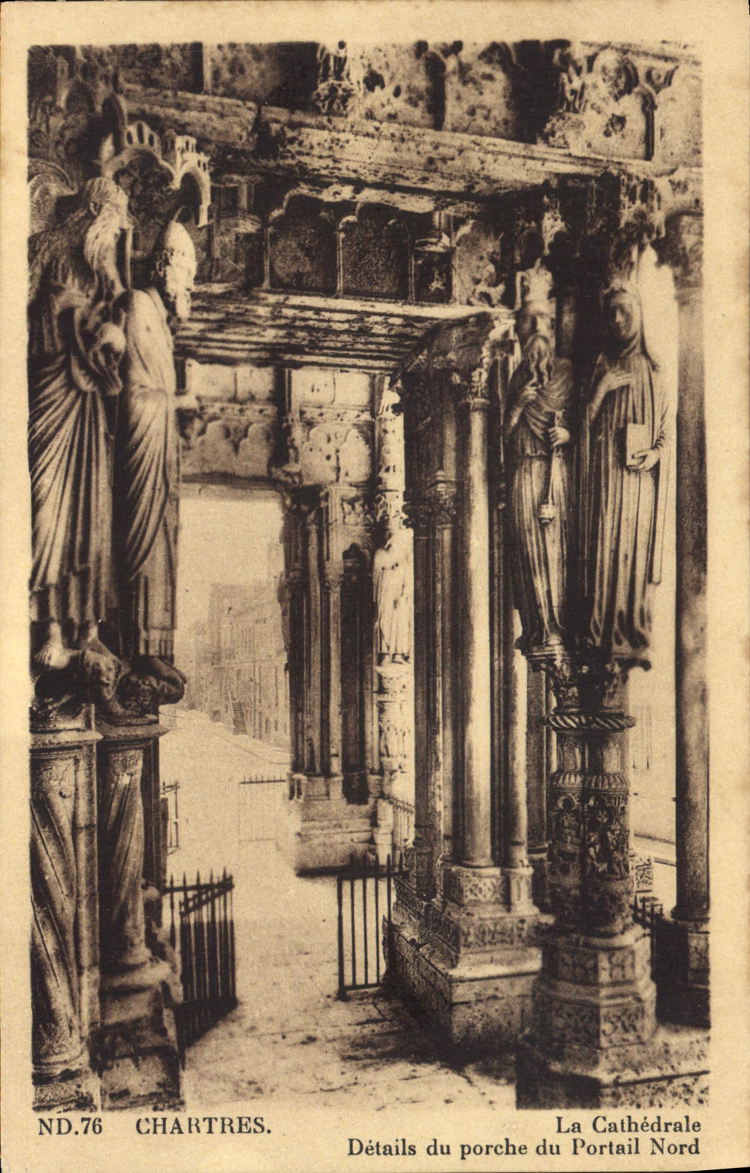 CPA Chartres la Cathedrale Details du Porche du Portail Nord